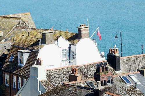 Seascape - Waterfront Apartment, Glorious Views And Parking