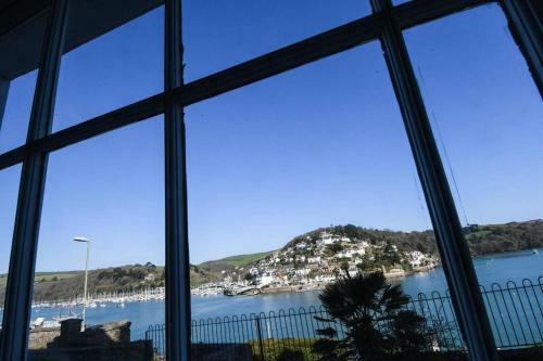 Amazing River View House Sleeps 8