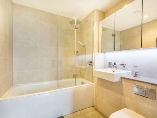 Luxurious Serviced Apartment In Croydon
