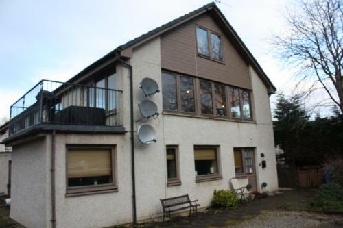 Loch Ness Balcony Apartment
