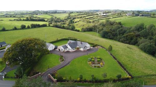 Tranquil Countryside Bungalow With Private Garden!