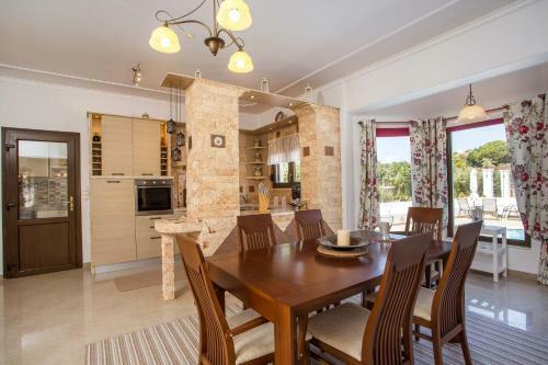 Thymoura Villa