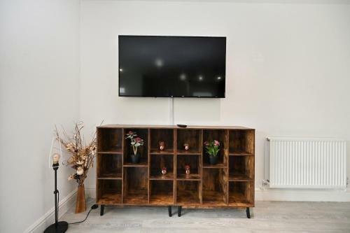 Luxury 2 Bedroom, 2 Bath Apartment, Prime Location