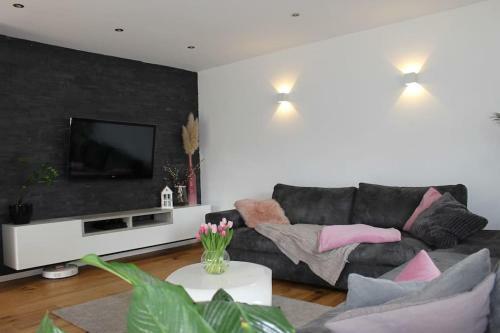 Wundersch�nes Haus - Pool, Netflix & Viele Extras