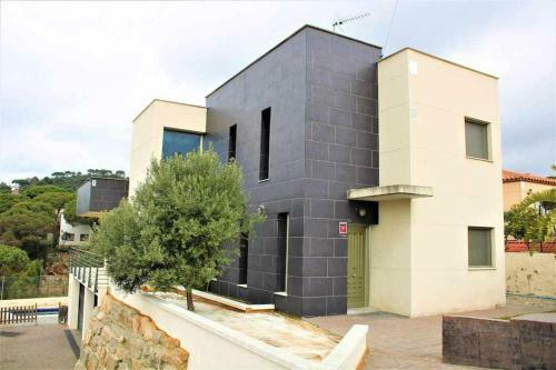 Moderna Casa Con Piscina
