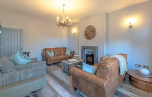 Seaside Breaks - Stylish, Split-level Apartment In Meads Village