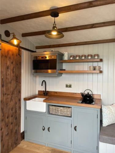 The Shepherds Retreat - Luxury Shepherds Hut