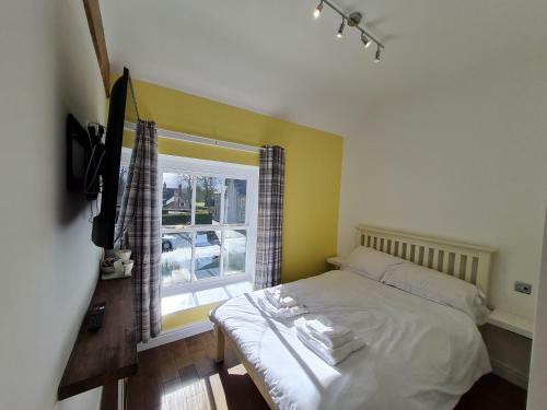 Bed & Breakfast The Greyhound Inn Warslow
