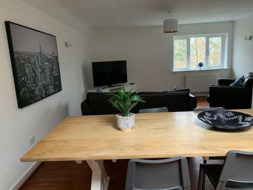 Wokingham - Large 2 Bedroom Apartment