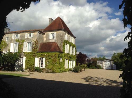 Bed & Breakfast Logis De Guitres - Chambres D'hotes