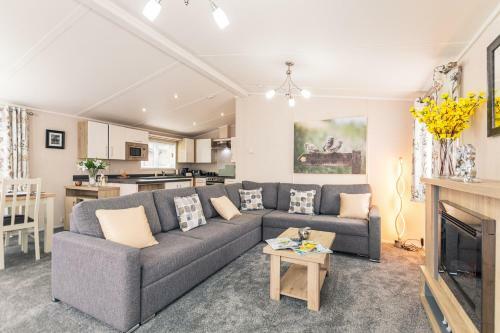 Primrose Lodge With Hot Tub
