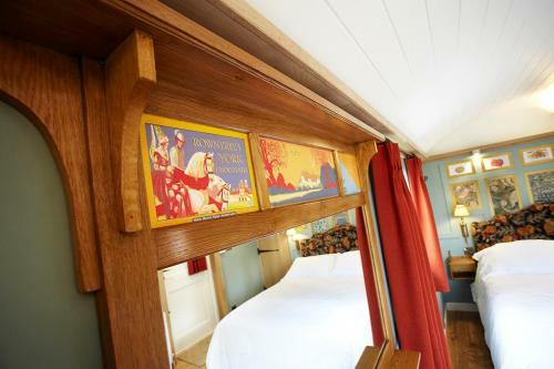 Lodge Hornington Manor Shepherds Huts
