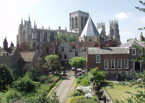 Minster View Apartment At Talbot Court, York