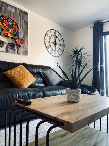 5 Lockside *free Private Parking* *city Centre*
