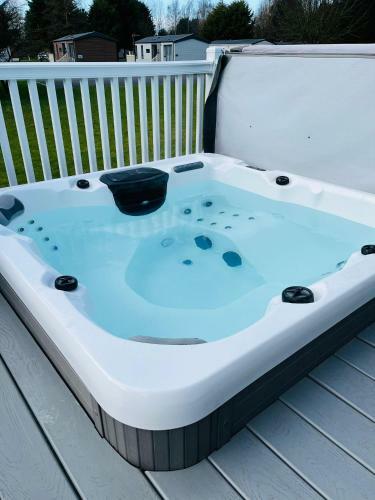 Roseberry Lodge With Hot Tub