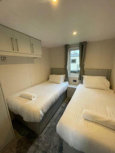 Tarn Lodge With Hot Tub