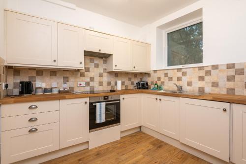 Pass The Keys 3 Bed 2 Bath Barn Conversion With Free Parking