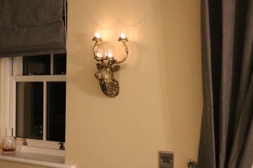 Canal View 2 Bed Picturesque Cottage With Log Fire