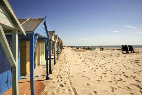Apartamento Absolute Beachfront With Decked Garden Oasis And Views