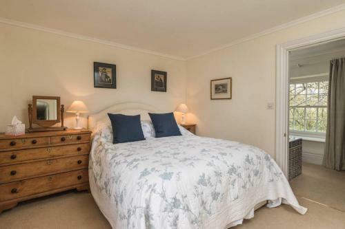 Manor And Farm House Sleeps 25