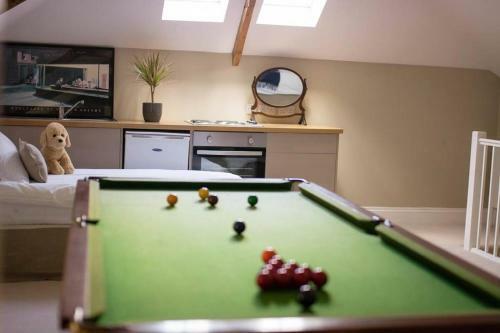 Manor And Farm House Sleeps 25