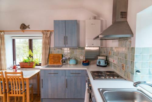 Polrunny Farm Seaberry Cottage With A Sea View