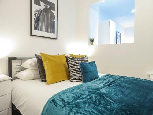 Tudors Esuites Jq Studio Apartment