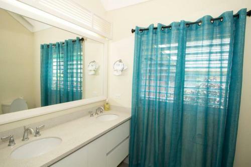 Modern And Cheerful 3 Bedroom Villa