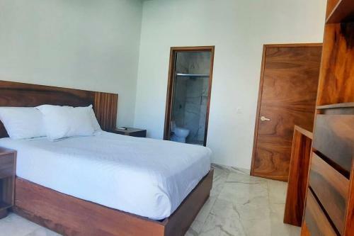Villa Delightful 3-bedroom Home W/ Pool And Sea View