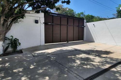 Villa Delightful 3-bedroom Home W/ Pool And Sea View