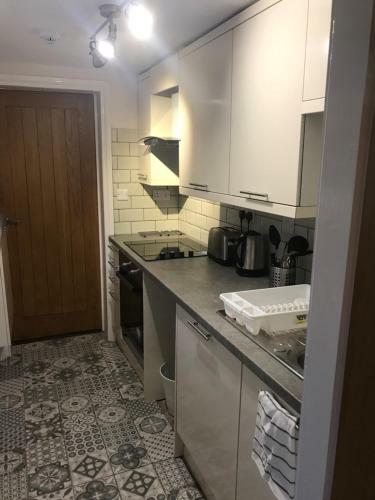 Ground Floor Contemporary 1 Bed Apartment