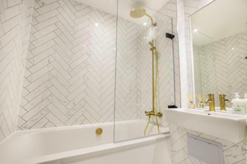Luxury Apartment - City Centre - Great For Long-term & Contractor Stays