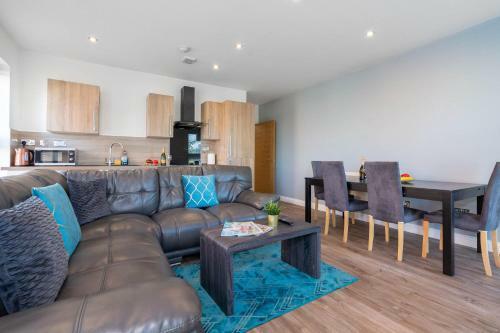 Haus Apartments Spacious 2 Bedroom & Parking
