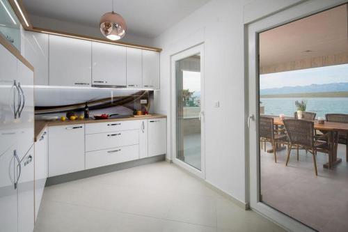 Apartments By The Sea Vir - 19422