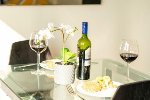 Apartment Stay With Avril