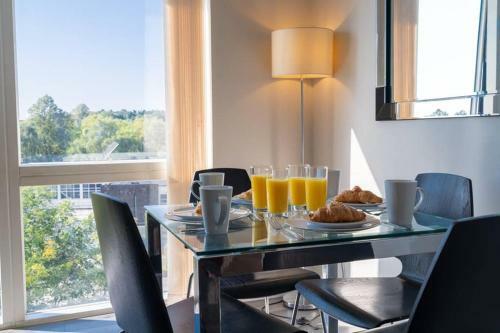 Apartment Stay With Avril