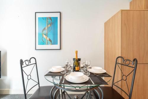 Haus Apartments Cutlass Suite 1 Bed With Parking