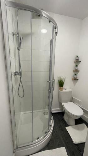 Large 6 Bedroom House In Smethwick