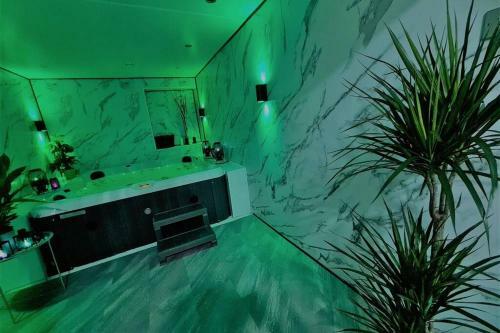 The Exclusive Jacuzzi Apartments