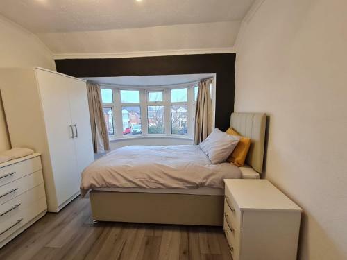 Cranes Park, New Entire 3 Bed Semi, Contractors, Nec, City