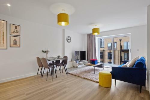 Central Birmingham 2 Bed Apartment With Balcony