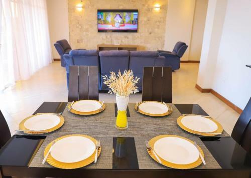 Le' Grand Consulate Apartment