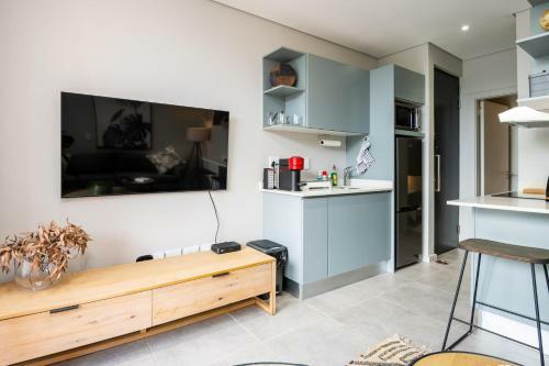 2six2 Florida Road Luxury Apartment