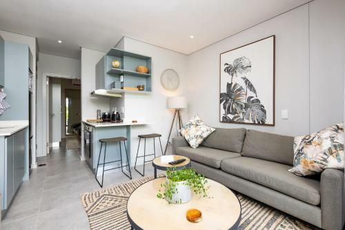 2six2 Florida Road Luxury Apartment