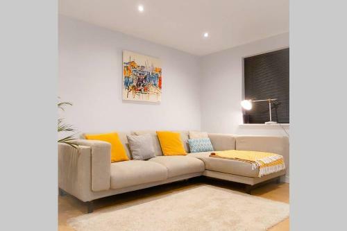 Stylish Big Home With Double En-suites