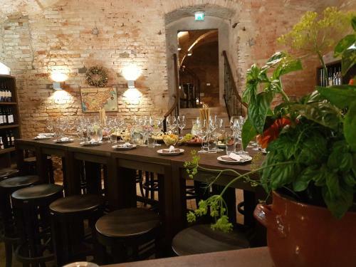 Hotel Mitra, Story Hotels