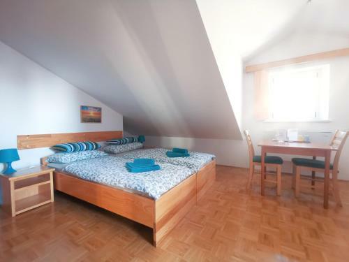 Hostal Apartments Prima Z