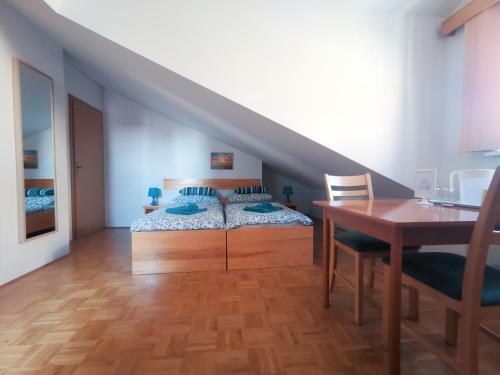 Hostal Apartments Prima Z