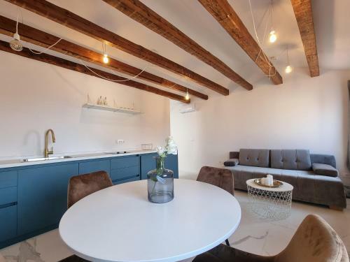 As Deluxe Apartments