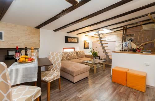 Apartment Pyrrhanum By Locap Group